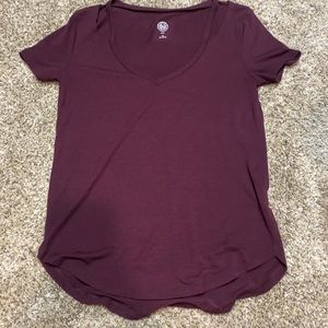 So maroon t-shirt